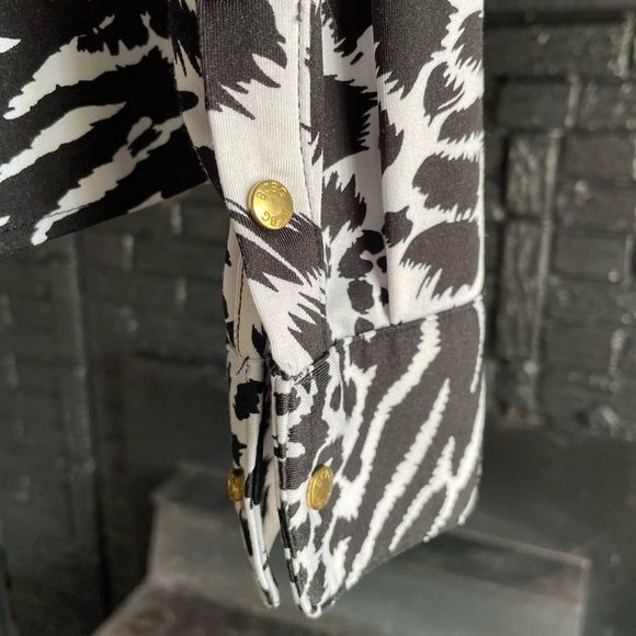 BCBG MaxAzria  Casual Button Down Top - Picture 4 of 11